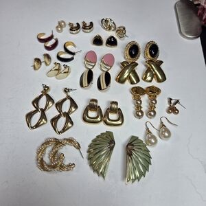 vtg 80s style 18pc lot of gold tone enamel pearl coin earrings pierced clipons